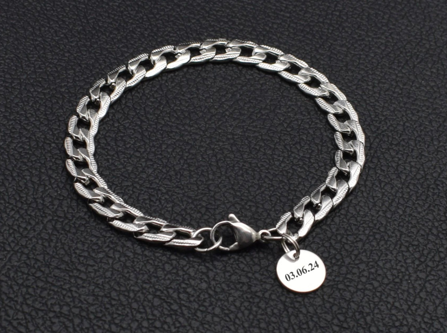 customize chain bracelet with anniversary date